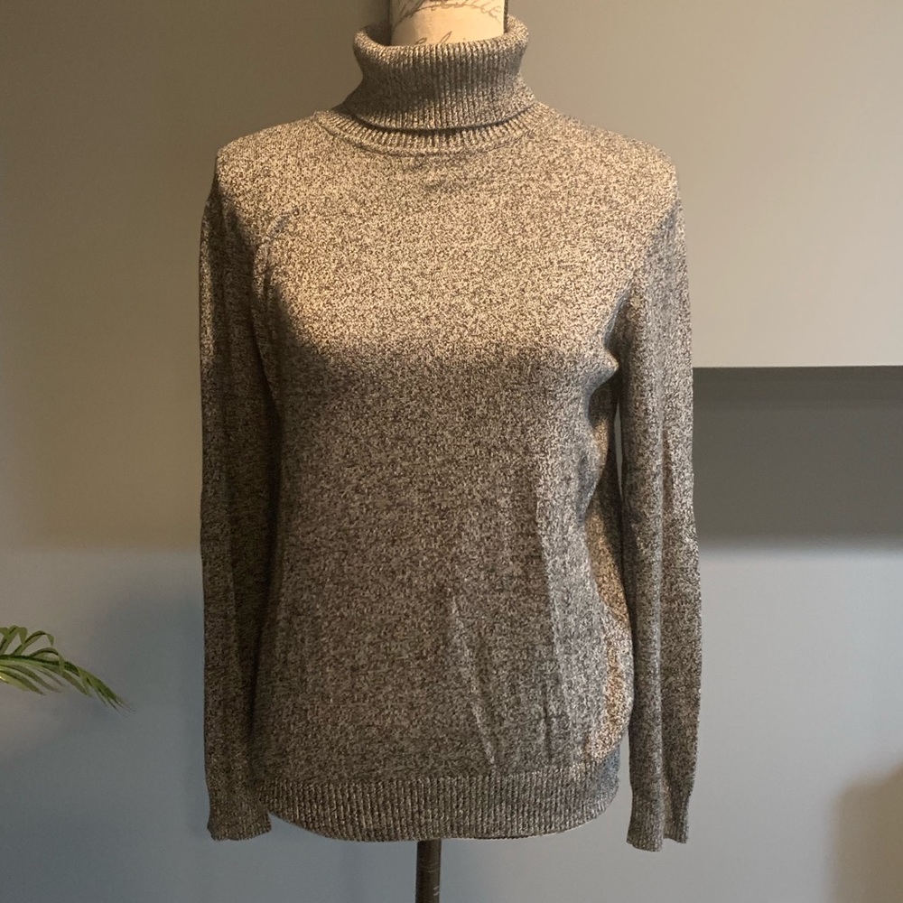 Gray turtleneck Sweater